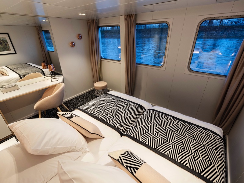 CAT. C - Main Deck 2 Adjustable Twin Beds